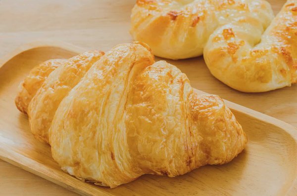 Secrets pour des croissants maison irrésistibles avec une pâte feuilletée parfaite et croustillante!